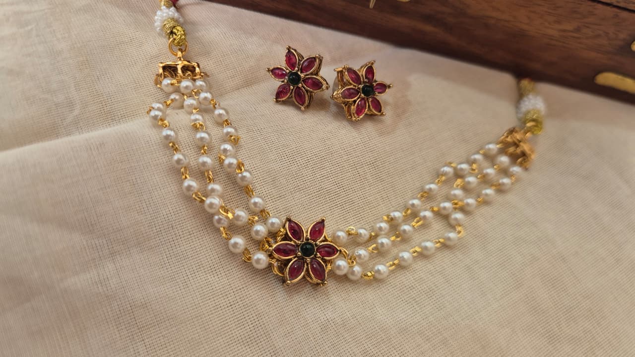 Flower Pearl Choker